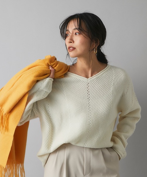 RIVE DROITE（リヴドロワ）の「表情のある編み目が魅力の一枚　ヘリンボンVネックニット（ニット/セーター・レディース・ベージュ/オフホワイト・FREE）」の21枚目の写真