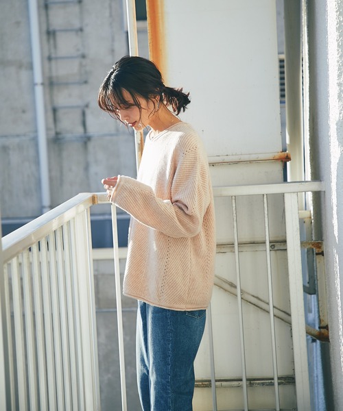 RIVE DROITE（リヴドロワ）の「表情のある編み目が魅力の一枚　ヘリンボンVネックニット（ニット/セーター・レディース・ベージュ/オフホワイト・FREE）」の11枚目の写真