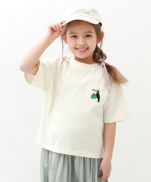 devirock（デビロック）の「BIGシルエットロゴ刺繍Tシャツ（Tシャツ/カットソー・キッズ・ネイビー/イエロー系その他/ダークオリーブ/ブルー系その他/ブラック/ベージュ/オフホワイト/グレー系その他/モカ/ライトカーキ/ライトブラウン/ブラック系その他/ホワイト/グリーン系その他・150cm/120cm/140cm/130cm/100cm/160cm/110cm）」の3枚目の写真