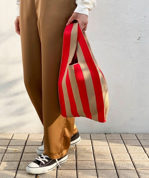 ottilie(オティーリエ)の「ストライプニットBAG(ハンドバッグ・レディース・ブラック/レッド・FREE)」の1枚目の写真
