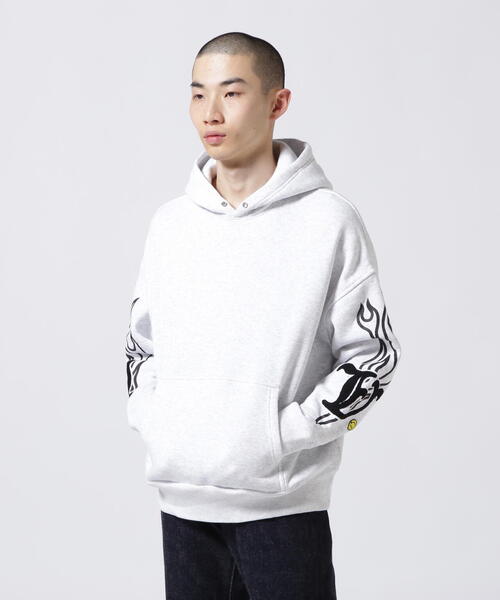 STUD MUFFIN（スタッドマフィン）の「STUD MUFFIN/スタッドマフィン/LA LETTERED BIG PK（パーカー・メンズ・ブラック/グレー・2/3/4）」の2枚目の写真