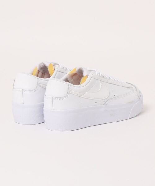 MADEMOISELLE ROPE'（マドモアゼル ロペ）の「【NIKE】ブレザーロウプラットフォームスニーカー（スニーカー・レディース・ホワイト・24.0cm/23.5cm/24.5cm/23.0cm）」の2枚目の写真