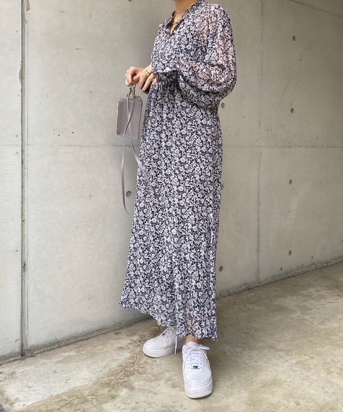 DouDou(ドゥドゥ)の「フラワープリントワンピース(ワンピース・レディース・ブラック/ブルー・FREE)」の6枚目の写真