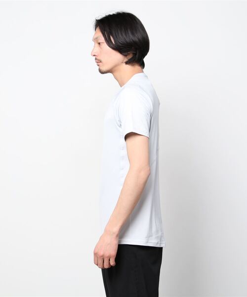 UNDER ARMOUR（アンダーアーマー）の「UAヒートギアアーマー フィッティド ショートスリーブ Tシャツ ノベルティ（トレーニング/メンズ）（Tシャツ/カットソー・メンズ・ライトグレー/ブルー/ブラック・3XL/XL/L/S/M/XXL）」の4枚目の写真