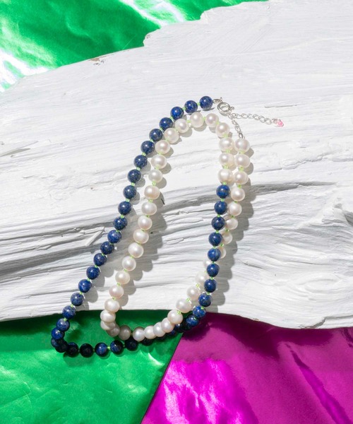 MAISON SPECIAL（メゾンスペシャル）の「《ユニセックスアイテム》【RANDOMLY DESIGNED JEWELRY】ラピスラズリ&パールロングネックレス&ブレスレット【MAISON SPECIAL/メゾンスペシャル】（ネックレス・メンズ・ネイビー・FREE）」の2枚目の写真