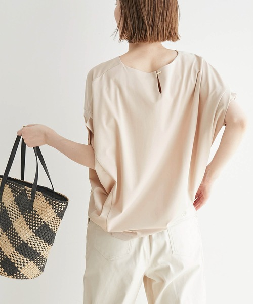 ROPE' PICNIC(ロペピクニック)の「ゴールドパーツバンザイスリーブカットソートップス(Tシャツ/カットソー・レディース・ホワイト/ブラック/ベージュ/ライトグリーン/ダークラベンダー・38)」の13枚目の写真