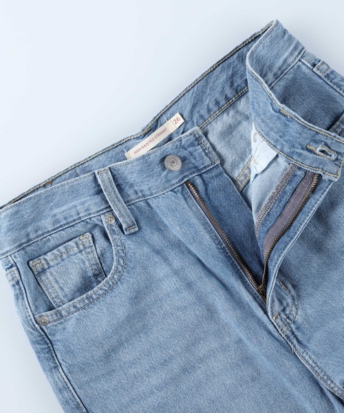 Levi's（リーバイス）の「涼しいハイウエスト、【Levi's】「COOL」ハイウエストストレートデニムパンツ（デニムパンツ・レディース・ライトインディゴブルー・25inch/27inch/24inch/26inch）」の8枚目の写真