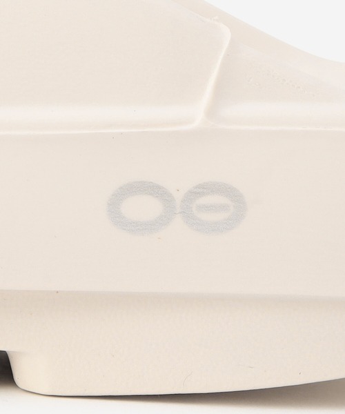 OOFOS（ウーフォス）の「OOFOS | OOriginal WHITE WOMEN（サンダル・レディース・ホワイト・23/24）」の11枚目の写真