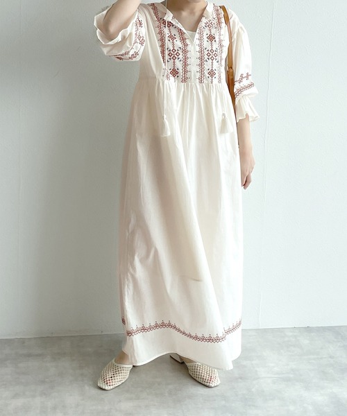 w closet（ダブルクローゼット）の「カラー刺繍ワンピース（ワンピース