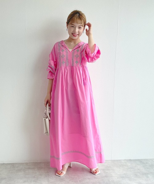 w closet（ダブルクローゼット）の「カラー刺繍ワンピース（ワンピース