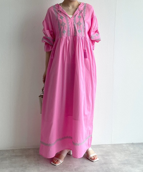 w closet（ダブルクローゼット）の「カラー刺繍ワンピース（ワンピース