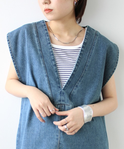 GeeRA（ジーラ）の「デニムＶネックベスト（ベスト・レディース・ブラック/オフホワイト/ブルー・MEDIUM）」の3枚目の写真