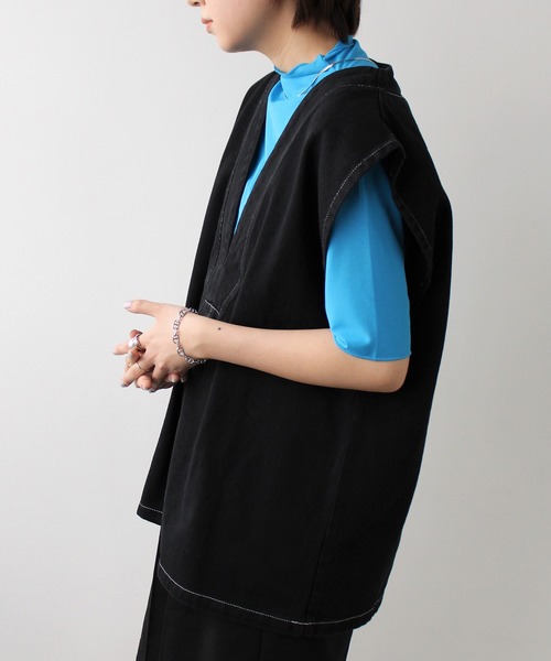 GeeRA（ジーラ）の「デニムＶネックベスト（ベスト・レディース・ブラック/オフホワイト/ブルー・MEDIUM）」の13枚目の写真