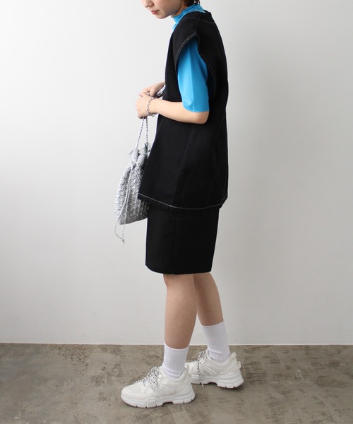 GeeRA（ジーラ）の「デニムＶネックベスト（ベスト・レディース・ブラック/オフホワイト/ブルー・MEDIUM）」の18枚目の写真