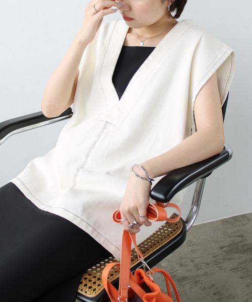 GeeRA（ジーラ）の「デニムＶネックベスト（ベスト・レディース・ブラック/オフホワイト/ブルー・MEDIUM）」の10枚目の写真