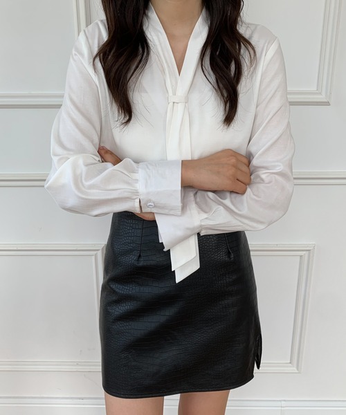 ECLIN（エクラン）の「微光沢ボウタイブラウス（シャツ/ブラウス・レディース・ブラック/ホワイト・S/M）」の7枚目の写真