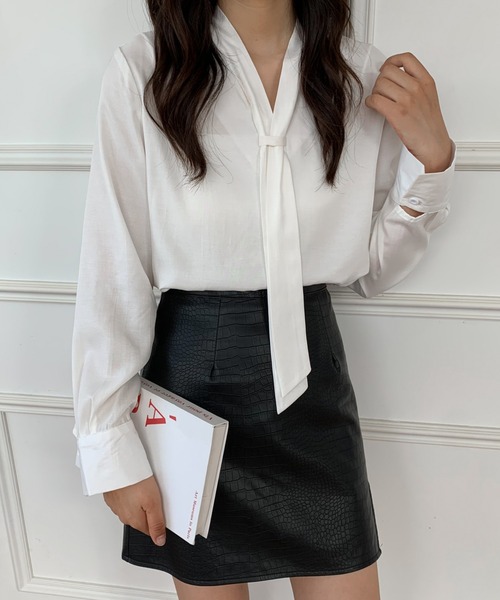 ECLIN（エクラン）の「微光沢ボウタイブラウス（シャツ/ブラウス・レディース・ブラック/ホワイト・S/M）」の19枚目の写真