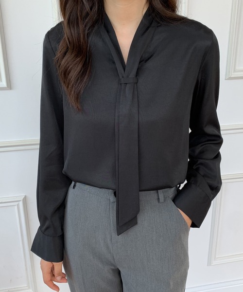 ECLIN（エクラン）の「微光沢ボウタイブラウス（シャツ/ブラウス・レディース・ブラック/ホワイト・S/M）」の17枚目の写真