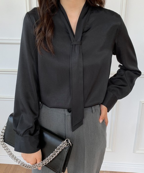 ECLIN（エクラン）の「微光沢ボウタイブラウス（シャツ/ブラウス・レディース・ブラック/ホワイト・S/M）」の13枚目の写真