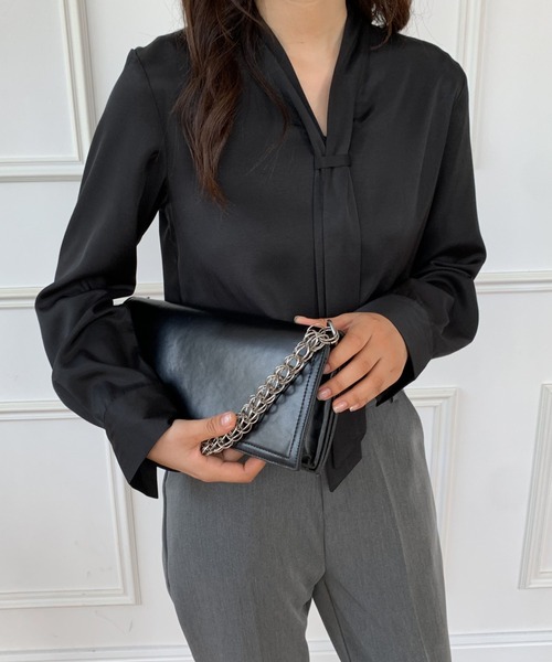 ECLIN（エクラン）の「微光沢ボウタイブラウス（シャツ/ブラウス・レディース・ブラック/ホワイト・S/M）」の6枚目の写真