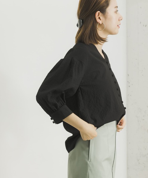 URBAN RESEARCH（アーバンリサーチ）の「クルミボタンサッカーブラウス