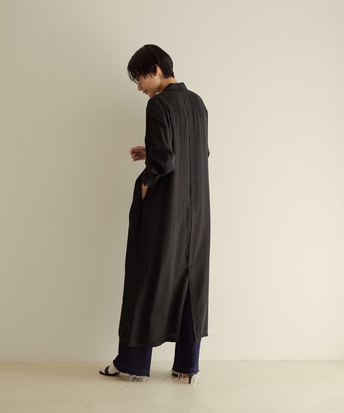 SALON adam et rope'（サロン アダム エ ロペ）の「オーバーダイシャツワンピース（シャツワンピース・レディース・ブラック/オフホワイト/ピンク・FREE）」の2枚目の写真