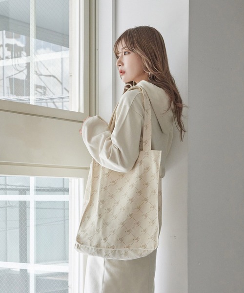 ANDGEEBEE（アンジービー）の「モノグラムトートバッグ（トートバッグ・レディース・グレー/アイボリー・MEDIUM）」の9枚目の写真