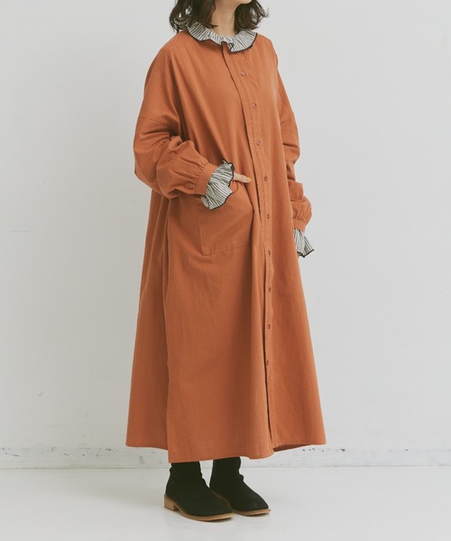 Libra Cue（リブラ キュー）の「コットンタックシャツワンピース（シャツワンピース・レディース・アイボリー/オレンジ/ネイビー・FREE）」の9枚目の写真