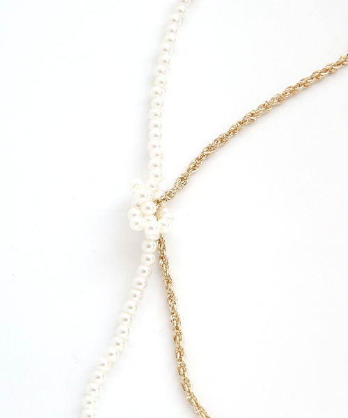 colleca la（コレカラ）の「パール×チェーンのノットロングネックレス（ネックレス・レディース・ゴールド・FREE）」の4枚目の写真