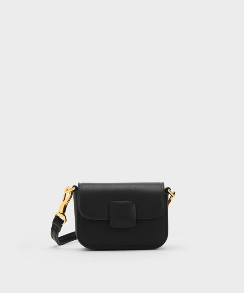 CHARLES & KEITH（チャールズ & キース）の「【販売終了】マイクロ コアスクエアプッシュロックバッグ（ポーチ・レディース・ブルー/グリーン/レンガ/ピンク/ブラック・XS）」の2枚目の写真