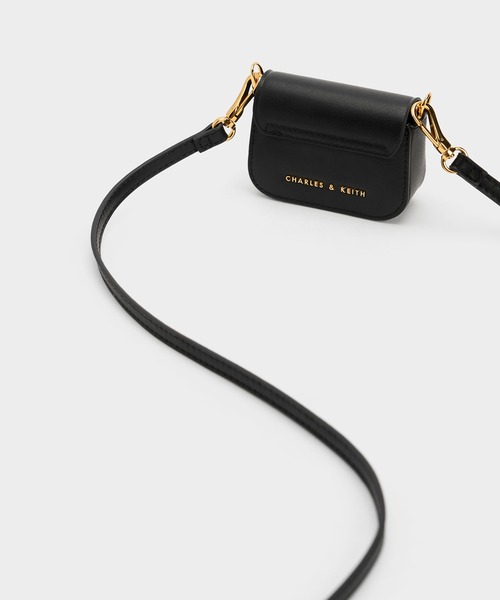 CHARLES & KEITH（チャールズ & キース）の「【販売終了】マイクロ コアスクエアプッシュロックバッグ（ポーチ・レディース・ブルー/グリーン/レンガ/ピンク/ブラック・XS）」の7枚目の写真