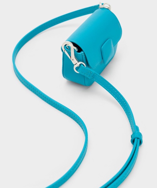 CHARLES & KEITH（チャールズ & キース）の「【販売終了】マイクロ コアスクエアプッシュロックバッグ（ポーチ・レディース・ブルー/グリーン/レンガ/ピンク/ブラック・XS）」の15枚目の写真