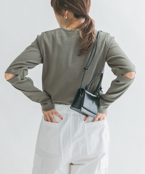 KBF(ケイビーエフ)の「エルボースリットカットソー(Tシャツ/カットソー・レディース・ブラック/アイボリー/グレー系その他・ONE)」の3枚目の写真