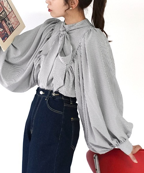 e-zakkamania stores（イーザッカマニアストアーズ）の「リボン ギャザースリーブ ブラウス（シャツ/ブラウス・レディース・ネイビー×ホワイト/ブラック/ライトベージュ・M）」の3枚目の写真