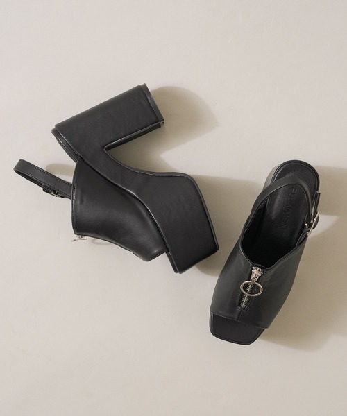 Newlyme(ニューリーミー)の「厚底ジップデザインサンダル(サンダル・レディース・ブラック/ブラウン/ホワイト・LARGE/X-LARGE/MEDIUM/SMALL)」の4枚目の写真