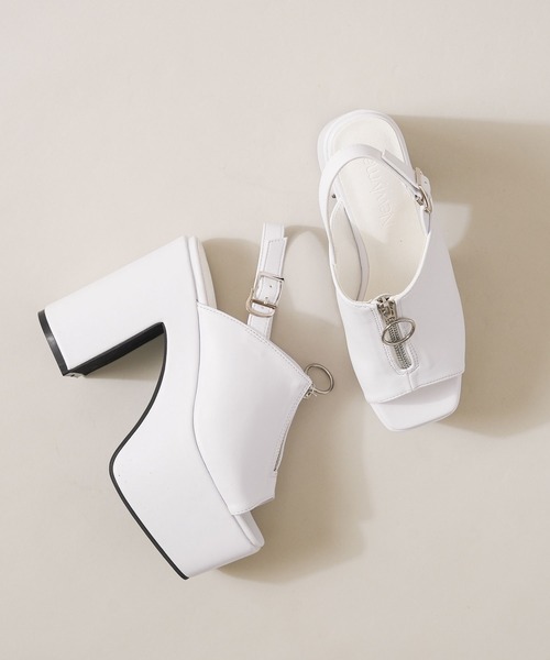 Newlyme(ニューリーミー)の「厚底ジップデザインサンダル(サンダル・レディース・ブラック/ブラウン/ホワイト・LARGE/X-LARGE/MEDIUM/SMALL)」の10枚目の写真