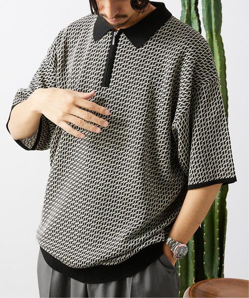 JOURNAL STANDARD（ジャーナルスタンダード）の「《追加》ヴィンテージパターン ジャカードハーフジップショートスリーブ（ポロシャツ・メンズ・ブラック/ベージュ/ネイビー・MEDIUM/LARGE）」の2枚目の写真