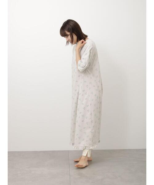 Et grenier by Samansa Mos2(エグルニエバイサマンサモスモス)の「【接触冷感】貝がら柄裾フリルワンピース(ニット/セーター・レディース・ブルー/キナリ・F)」の7枚目の写真