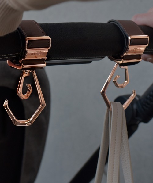 Litta Glitta(リッタグリッタ)の「【Litta Glitta(リッタグリッタ)】ピクシーデュオロジー/ベビーカーフック(合皮ベルト)(ベビーカー/ベビーカー用品・キッズ・ブラック系その他3/グレー系その他3/ブラック系その他/グレー系その他/ブラック系その他2/ブラウン系その他2/ブラウン系その他/ブラウン系その他3/グレー系その他2・-)」の7枚目の写真