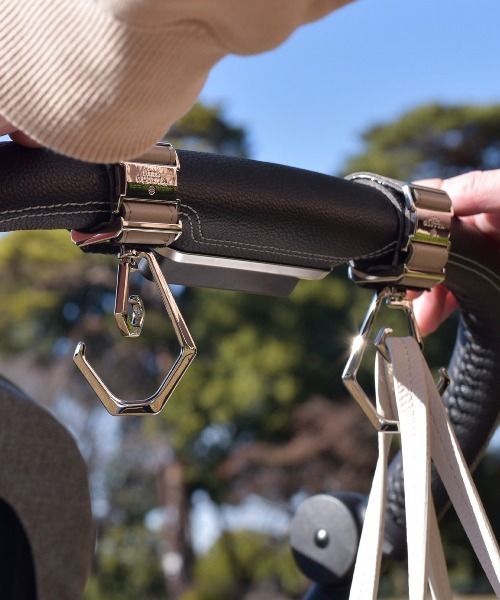 Litta Glitta(リッタグリッタ)の「【Litta Glitta(リッタグリッタ)】ピクシーデュオロジー/ベビーカーフック(合皮ベルト)(ベビーカー/ベビーカー用品・キッズ・ブラック系その他3/グレー系その他3/ブラック系その他/グレー系その他/ブラック系その他2/ブラウン系その他2/ブラウン系その他/ブラウン系その他3/グレー系その他2・-)」の5枚目の写真