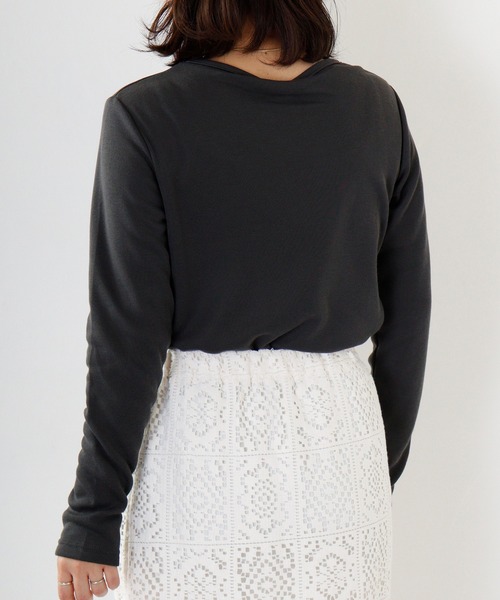 FUNALIVE(ファンアライブ)の「PAGE ONE ひまわりオイル加工クルーネック長袖(Tシャツ/カットソー・レディース・チャコール/ベージュ/ボルドー/パープル/ブラック/グリーン・LL/L/M)」の13枚目の写真