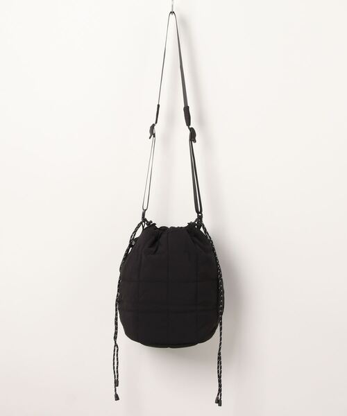 ADAM PATEK(アダムパテック)の「/ADAM PATEK/square quilt mini drawstring bag/スクエアキルティングミニ巾着ショルダーバッグ(ショルダーバッグ・メンズ・ブラック/ホワイト/ブルー・フリー)」の4枚目の写真