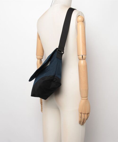 OUTDOOR PRODUCTS（アウトドアプロダクツ）の「OUTDOOR PRODUCTS / CLASSIC MINI MESSENGER BAG　クラシック ミニメッセンジャー バッグ（メッセンジャーバッグ・メンズ・ブラック系その他/ネイビー系・FREE）」の6枚目の写真