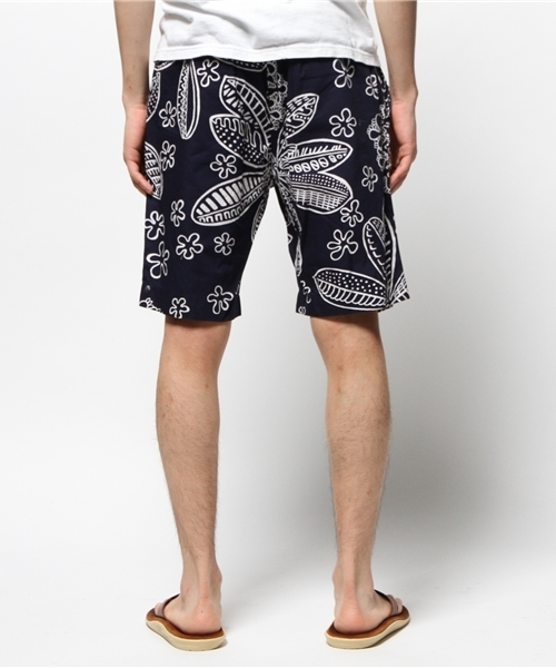 EDIFICE（エディフィス）の「◇イオラニベッチュウ インプリーツ ショーツ（その他パンツ・メンズ・ホワイト/ネイビー・44/48/46）」の4枚目の写真