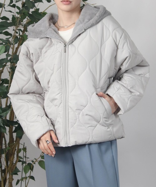 Social GIRL（ソーシャルガール）の「ファーフード付きキルトブルゾン（ブルゾン・レディース・グレー/ブラック/モカ/カーキ/ホワイト・M/L/LL）」の3枚目の写真
