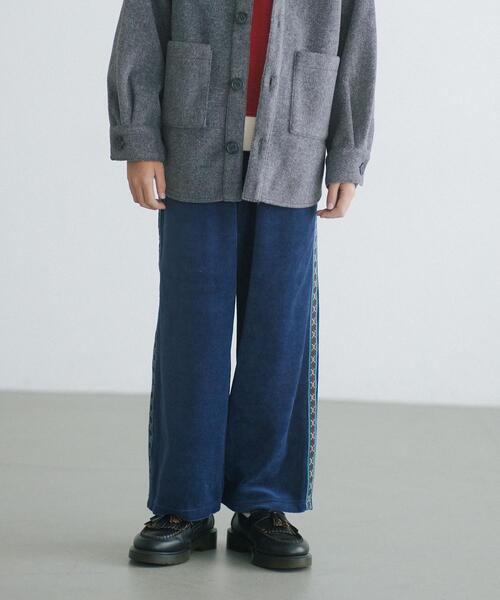 green label relaxing（グリーンレーベルリラクシング）の「TJ カットベロア サイドテープ パンツ 140cm-160cm（その他パンツ・キッズ・ネイビー/ブラック・140cm/150cm/160cm）」の2枚目の写真