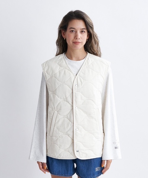 ROXY(ロキシー)の「QUILTED VEST/ロキシーキルティングデザインベスト(ベスト・レディース・カーキ/ホワイト・MEDIUM/LARGE/SMALL)」の5枚目の写真