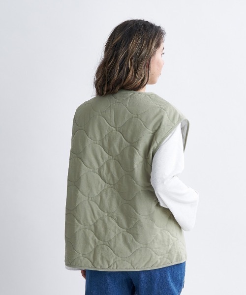 ROXY(ロキシー)の「QUILTED VEST/ロキシーキルティングデザインベスト(ベスト・レディース・カーキ/ホワイト・MEDIUM/LARGE/SMALL)」の16枚目の写真