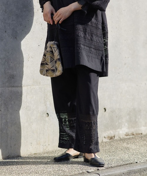 URBAN RESEARCH DOORS（アーバンリサーチドアーズ）の「『セットアップ対応』レースドッキングイージーパンツ（その他パンツ・レディース・オフホワイト/ブラック・MEDIUM）」の5枚目の写真