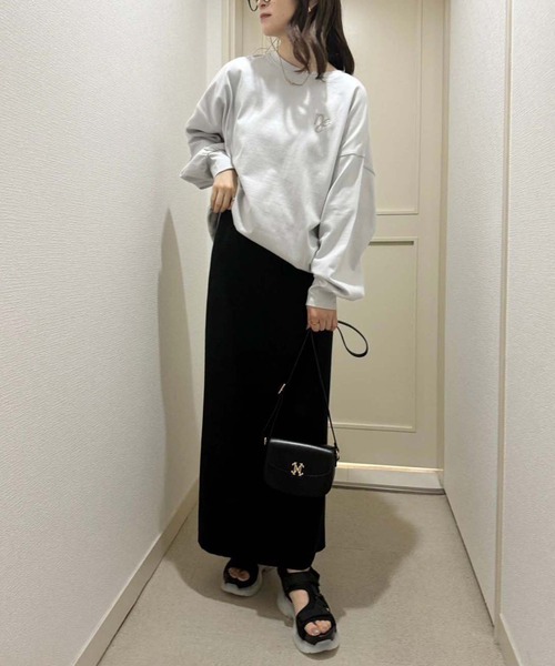 one after another NICE CLAUP(ワンアフターアナザーナイスクラップ)の「ワンポイント刺繍ビッグロンT(Tシャツ/カットソー・レディース・チャコールグレー/ライトブルー/アイボリー/オフホワイト・FREE)」の19枚目の写真